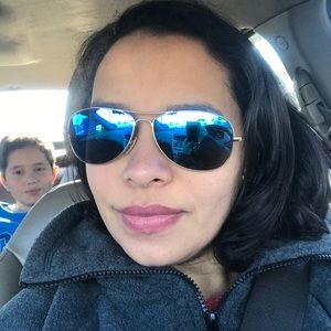 Meet your Posher, Adriana